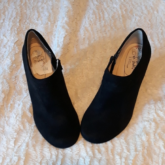 Boots - Picture 2 of 3